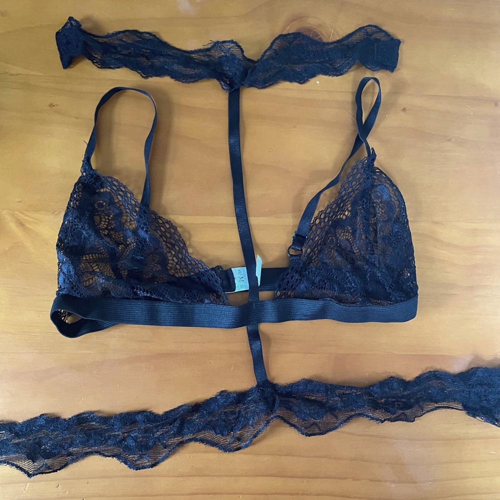 NWOT lace adjustable bralette with caged choker and  body straps. Black.